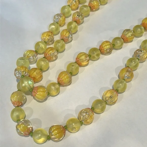 Vintage 1950s yellow round bead double strand necklace and matching earrings - Picture 9 of 9